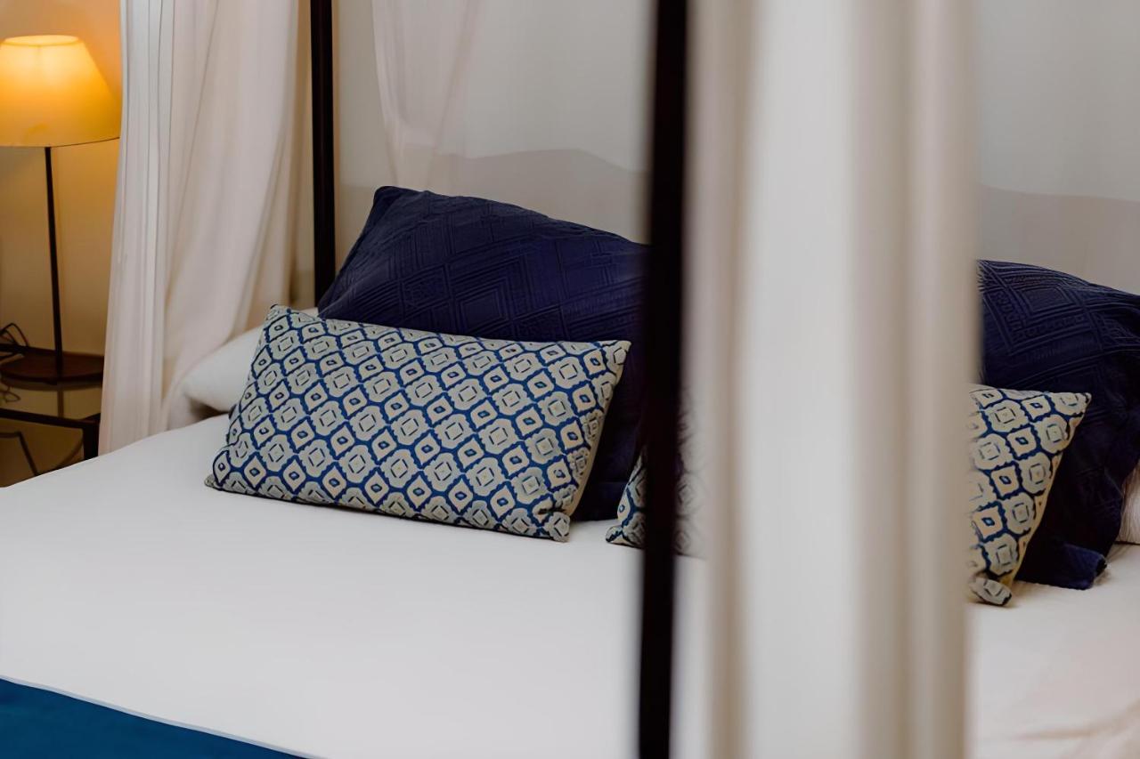 Hostal De La Placa - Hotel Boutique Cabrils Extérieur photo