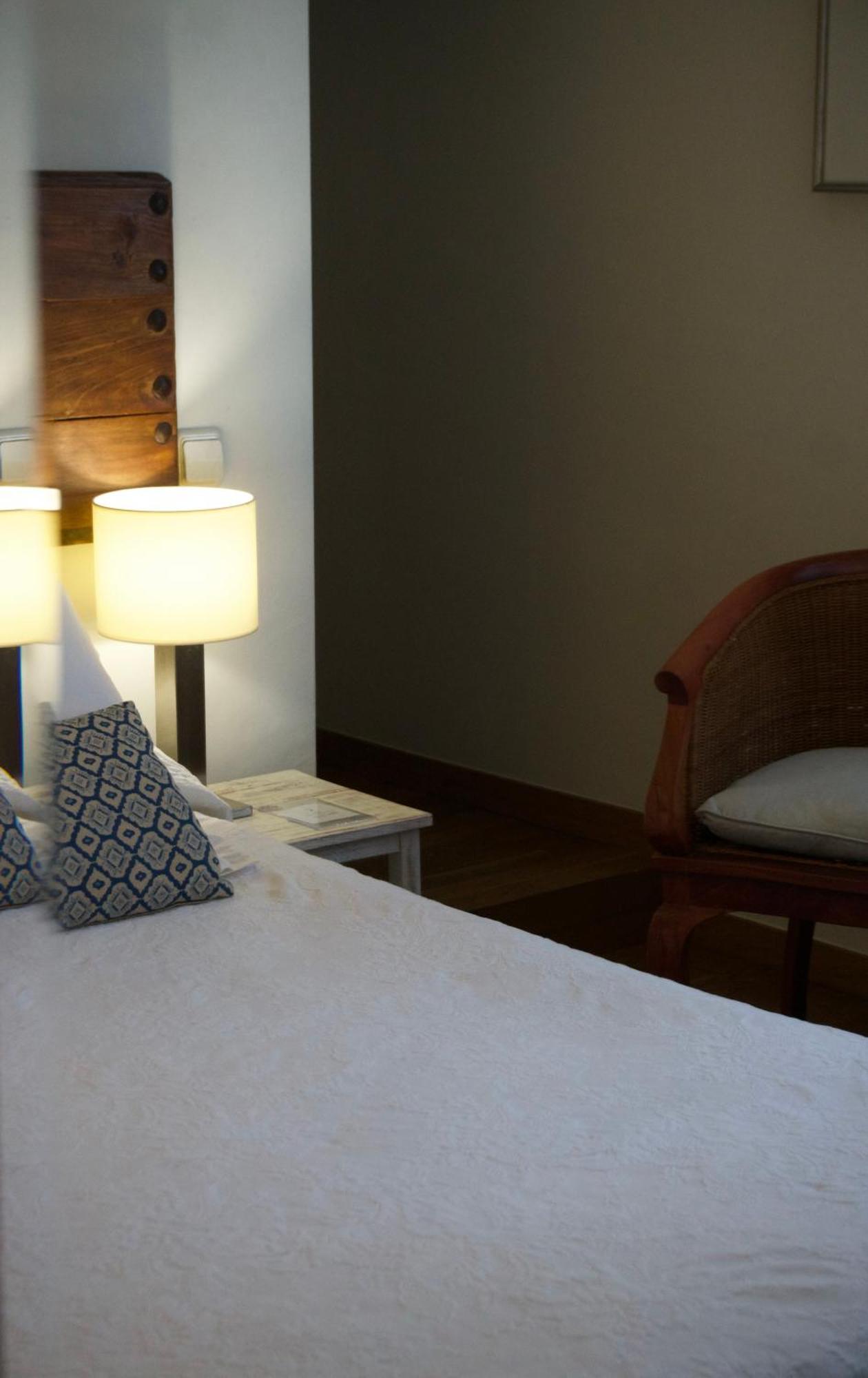Hostal De La Placa - Hotel Boutique Cabrils Extérieur photo