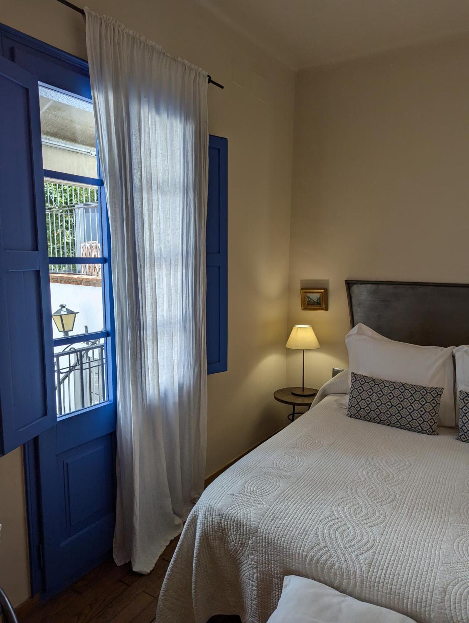 Hostal De La Placa - Hotel Boutique Cabrils Extérieur photo
