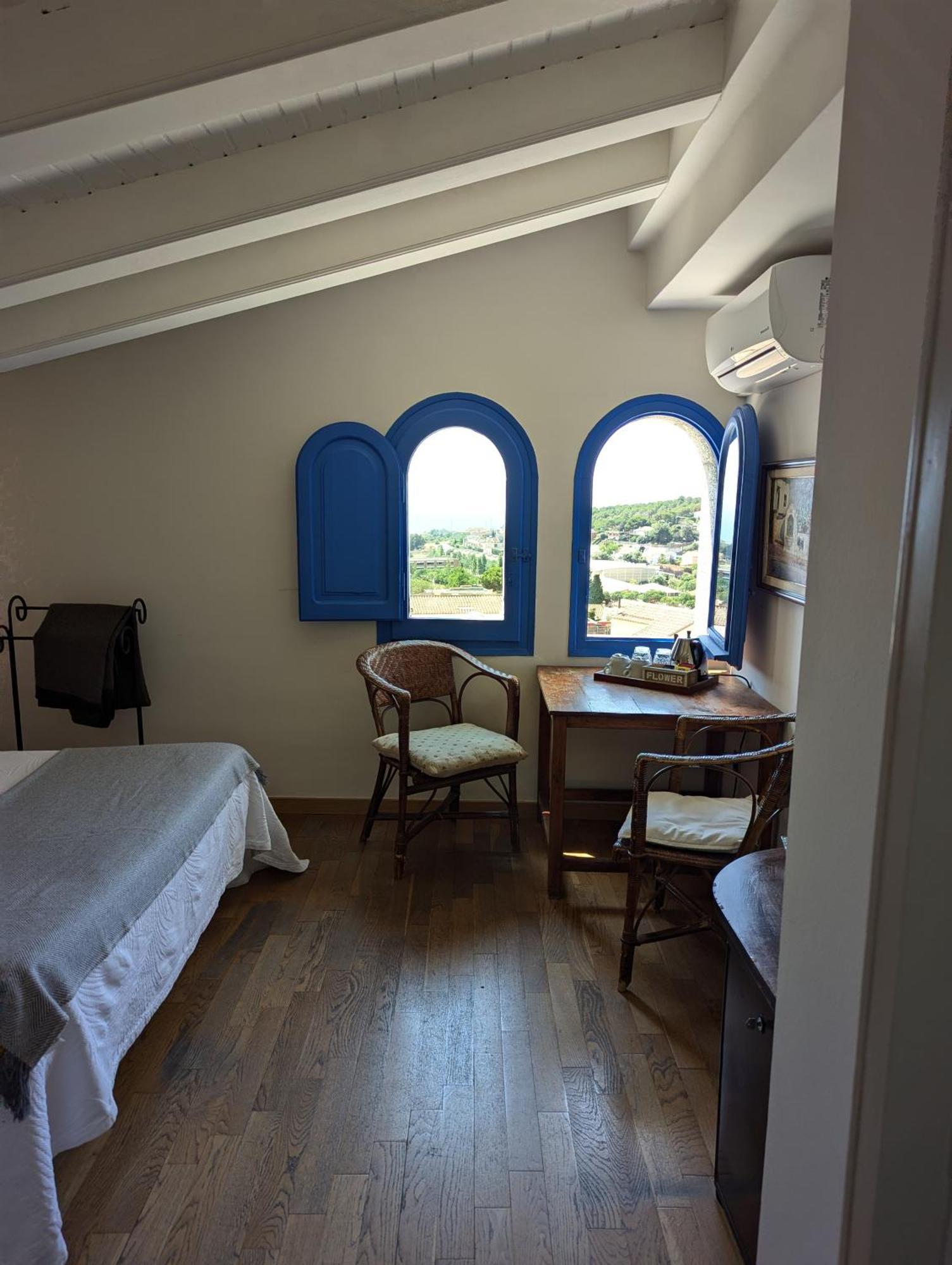 Hostal De La Placa - Hotel Boutique Cabrils Extérieur photo