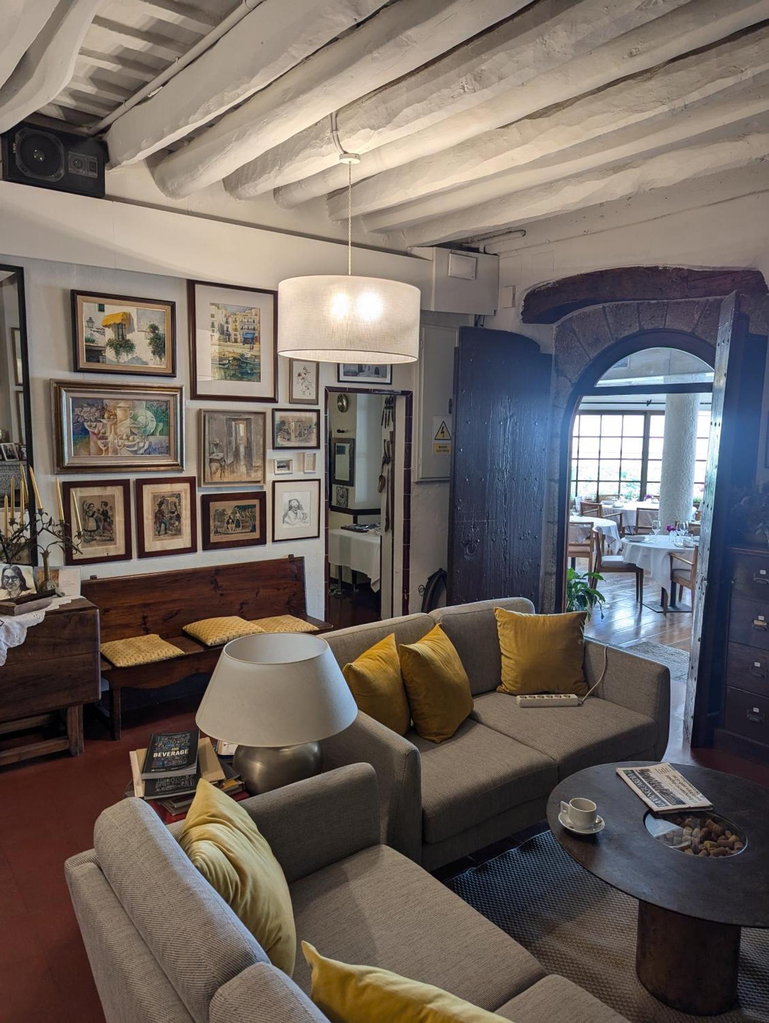 Hostal De La Placa - Hotel Boutique Cabrils Extérieur photo