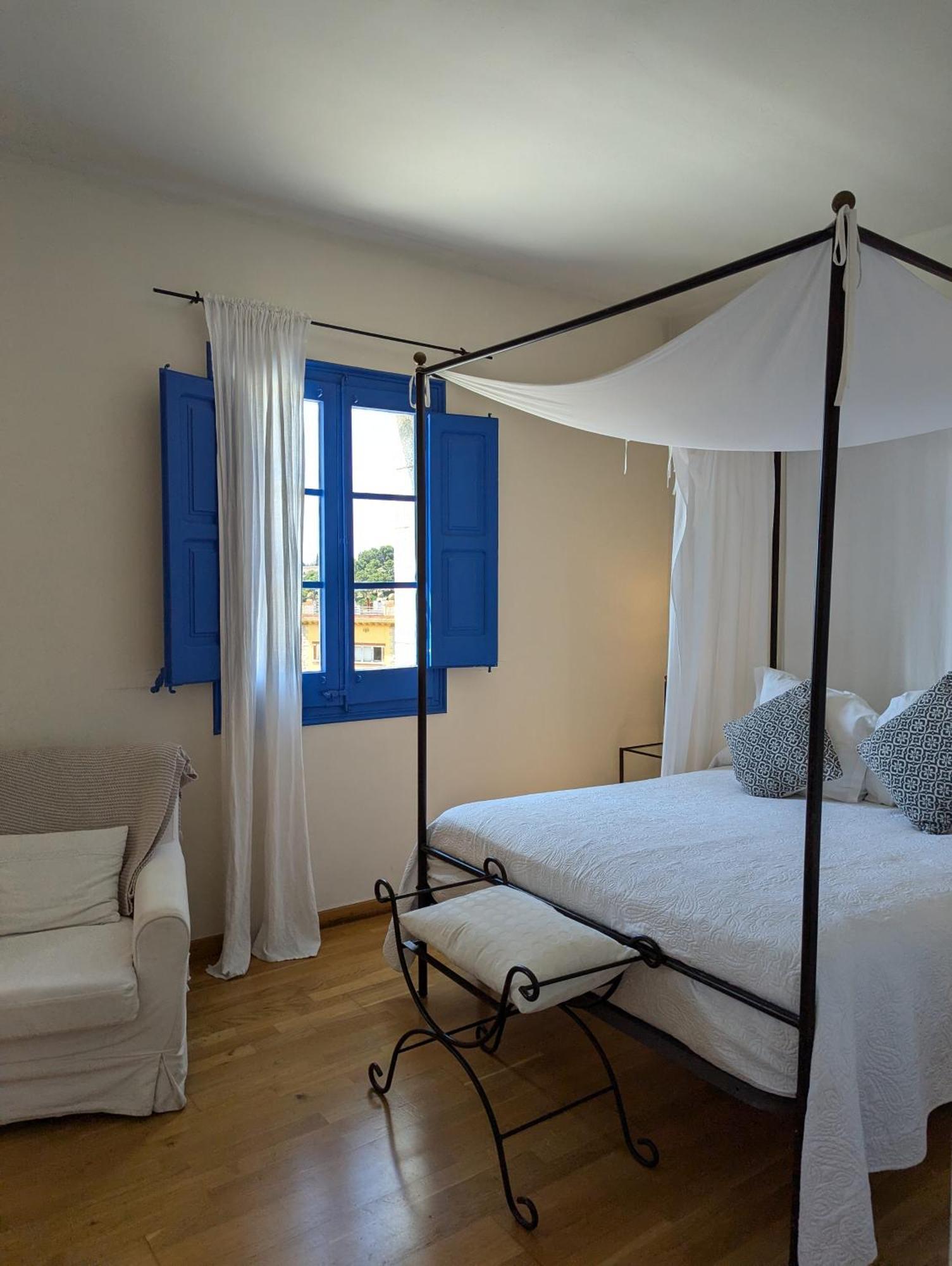 Hostal De La Placa - Hotel Boutique Cabrils Extérieur photo