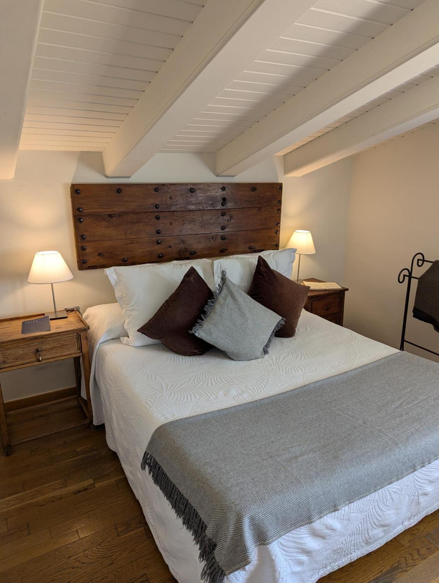 Hostal De La Placa - Hotel Boutique Cabrils Extérieur photo